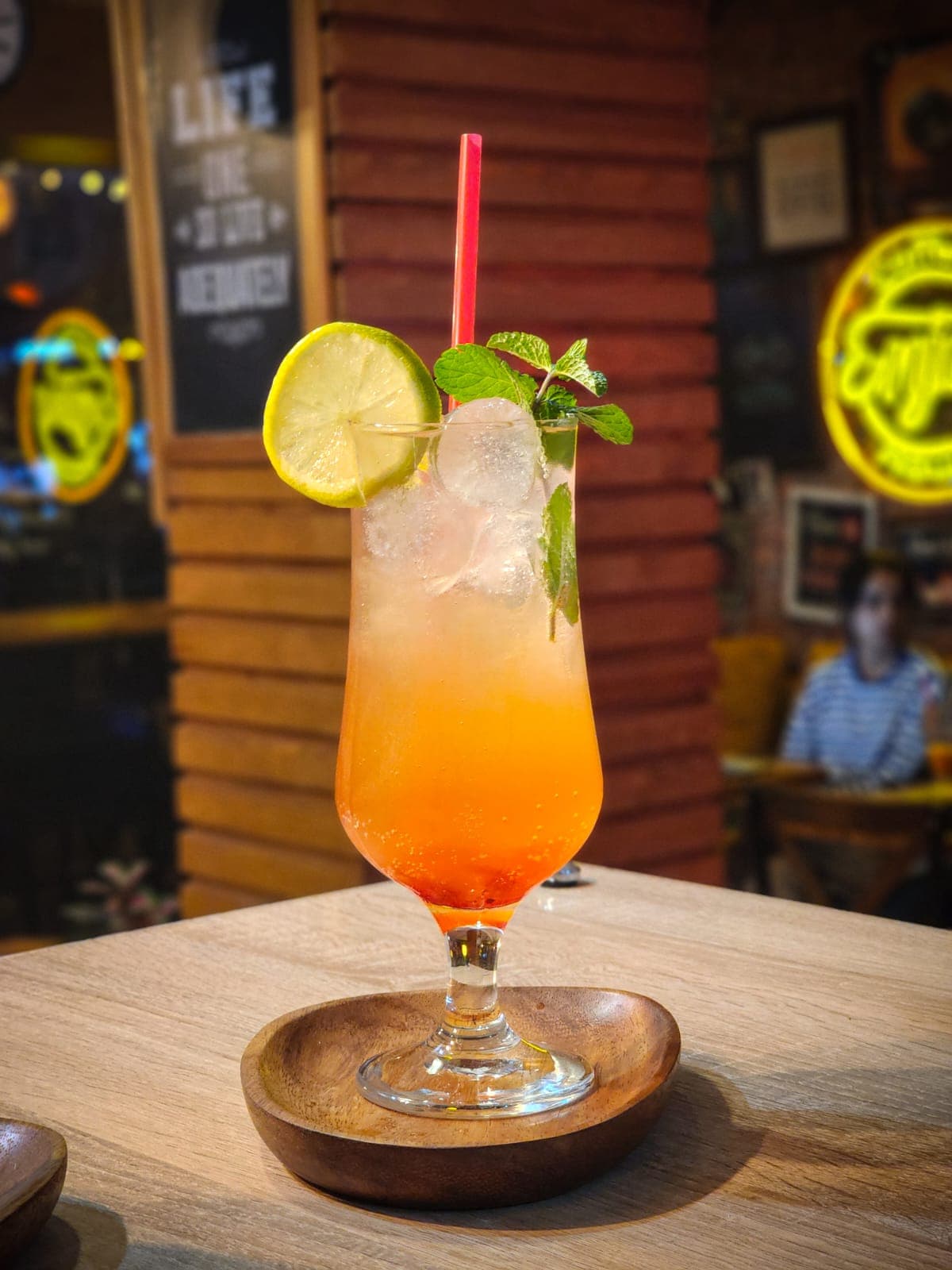 Mocktail orangé, frais et fruité